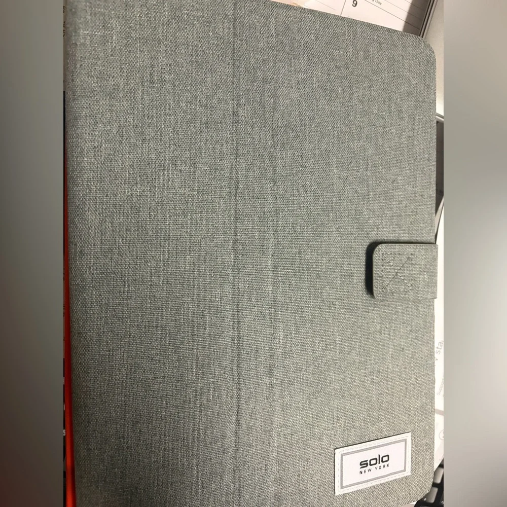 🆕🩶Solo Gray Universal Tablet Cover🩶
